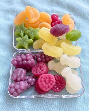 Potinho com gummies de frutas